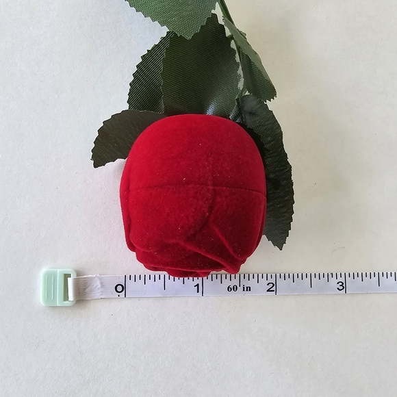⚘️ Flocked Red Rose Ring Box - Picture 9 of 10
